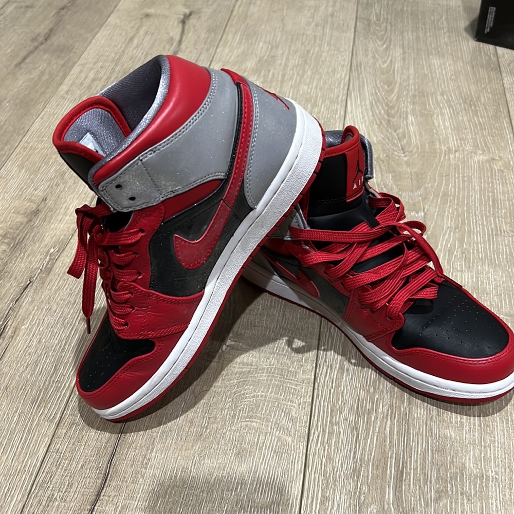 Air Jordan 1 Mid “Fire Red”